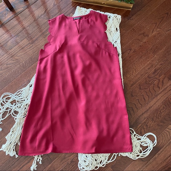 Shein • Scalloped sleeveless shift dress - Picture 2 of 6